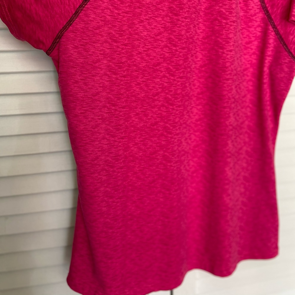 Workout top - Picture 2 of 4